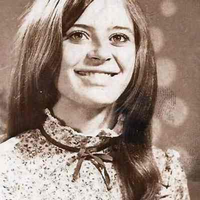A B/W photograph of contestant # 11 Phyllis Wood.