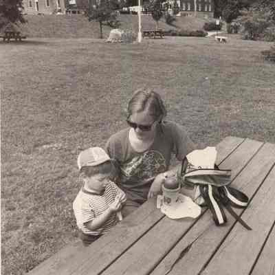 A photo view of Linda and Nicholas Muller.