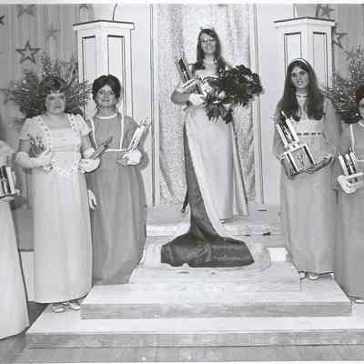 The teen queen and her court.