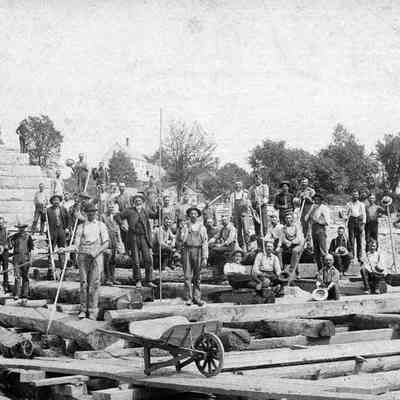 Group of workmen.
