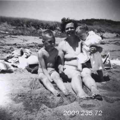 A photo of Leona Gordon and her two boys.