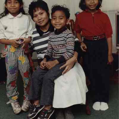 A photo view of a family group. 11/20/1989.