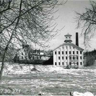 A photo of the Bowdoin Mill.