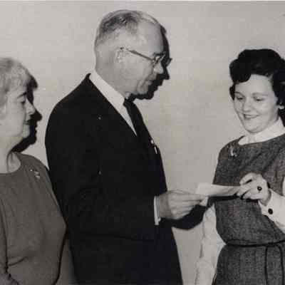 A photo view of Alfred Senter.