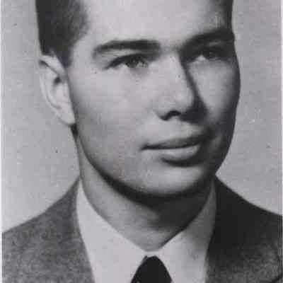 A photo view of Philip Saunders.