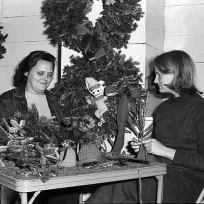 A photo view of wreath making Orr's Island.