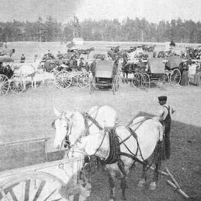 A photo of the crowds at Topsham Fair.