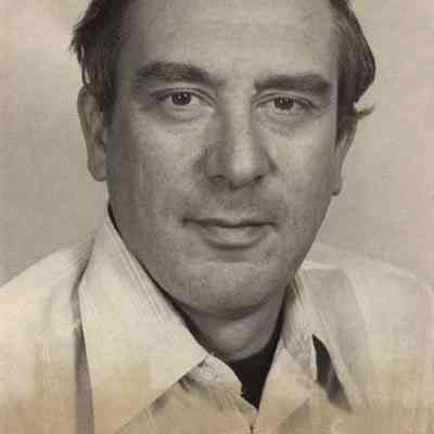 A photo view of Bruce Ellison.