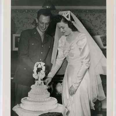 York Gagnon Wedding Cake Cutting