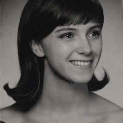 A photo view of Gail Twing.