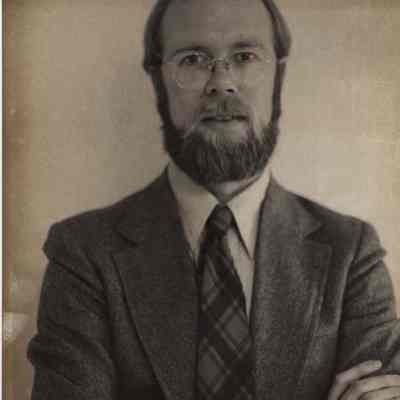 A photo view of Dr. Daniel Wood.