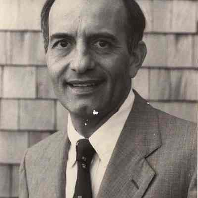 A photo view of Kurt P. Nemitz. 11/2/1987.