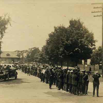 Men awaiting train, World War I