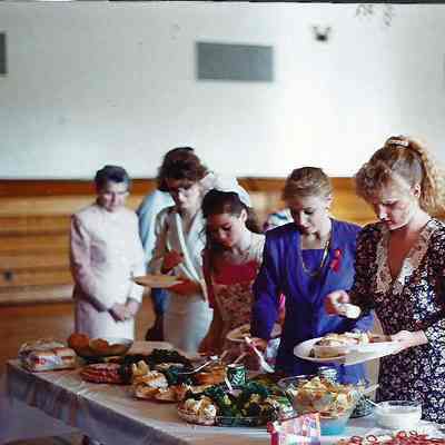 Michele Byras, Corrie Pottle, Mara Kane, Ann Rowe picking up food