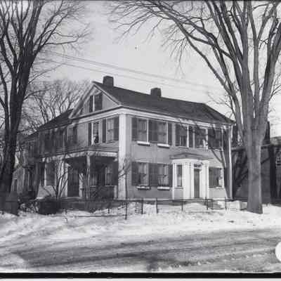 172 Maine St between Everett and Elm Streets