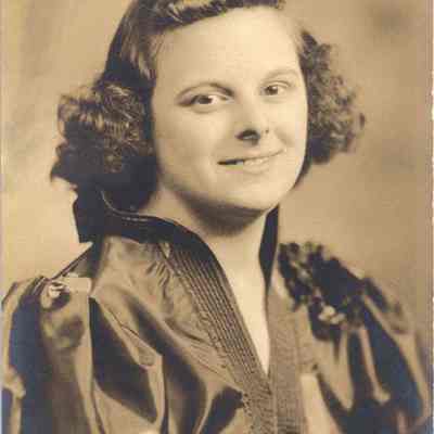 A photo of an unidentified woman.