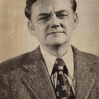 A photo view of Alexander MacNichol.