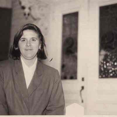 A photo view of a lady.