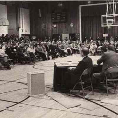 A photo view of Brunswick Town Council meeting. 1/7/1992.