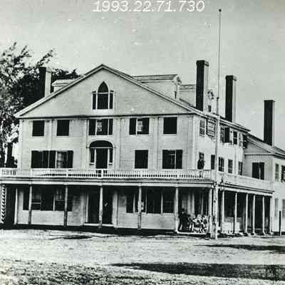 A photo of the Hotel Tontine.