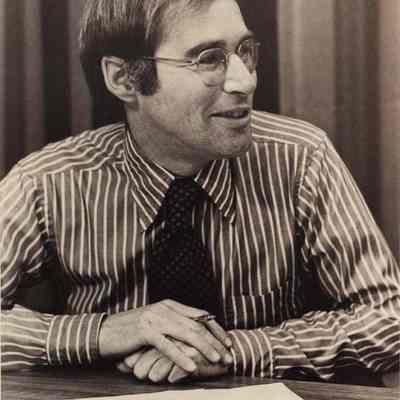 A photo view of Christopher Livesay.