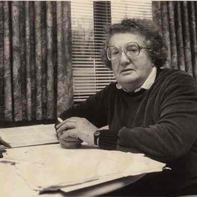 A photo view of Ruth Benedickt.