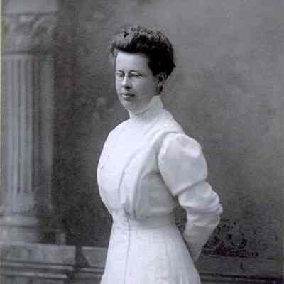 Elsie Lunt.
