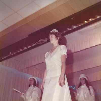 Sharon Hinckley finish singing "This is My Country",