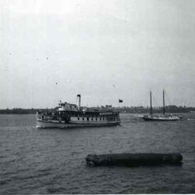 Windjammer Stephen Taber and steamer Aucocisco