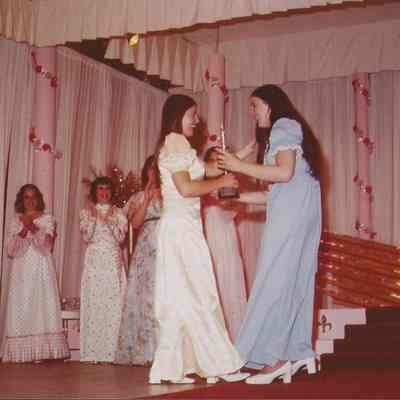 Last year's winner of Miss Congeniality Linda Hinckley