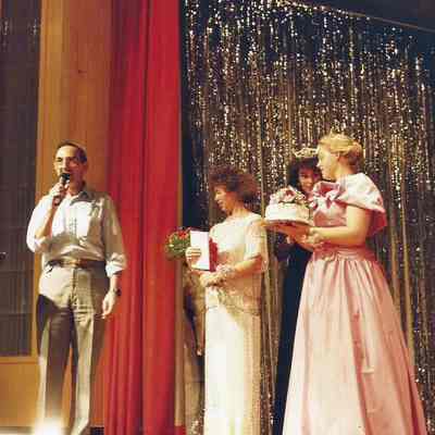 Gene Gagne telling the audience of Sharon's contribution
