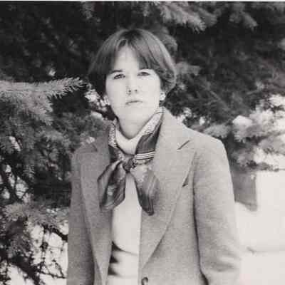 A photo view of Sandra Morrell.