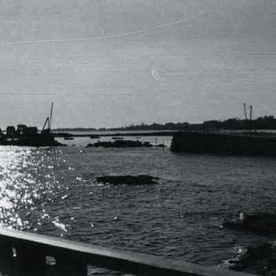 The Cribstone Bridge under construction.