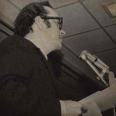A photo view of Ken Morrison.