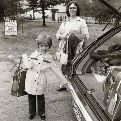 Julie Bradstreet, Doris Bradstreet
