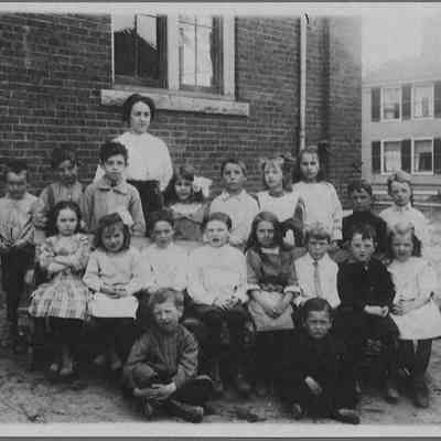 Merle Walker and others, Center Street School