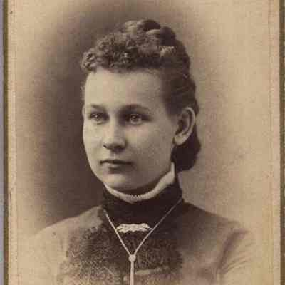 A photo of a woman.