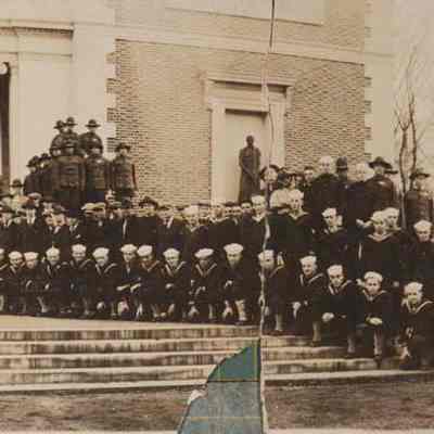 A photo of WW I soldiers and sailors.