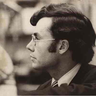 A photo view of Steve McCausland.