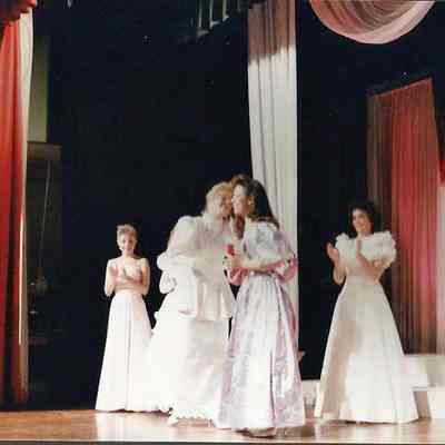 Lisa Kelly presenting a trophy to Autumn Ison for Miss Congeniality