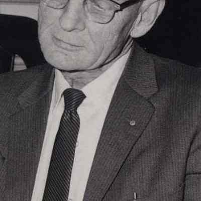 A photo view of C. Lloyd Hooker.