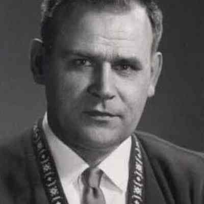 A photo view of Mr. Kachinski.