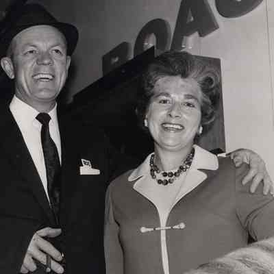 A photo view of Cdr. & Mrs, Dean Kelley. 10/25/1968.