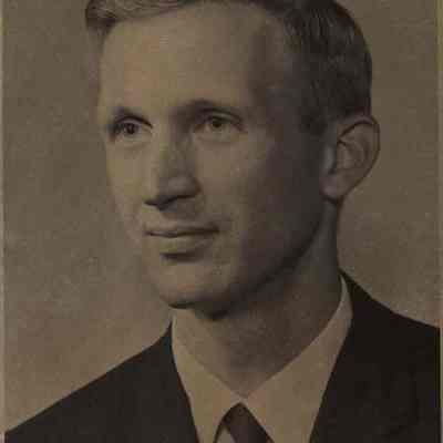 A photo view of Thomas C. Settlemire.