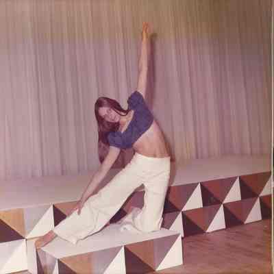 Gale Cowley contestant #7 going through her talent routine