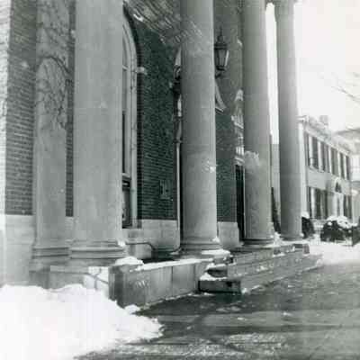 Bank 110 Maine St