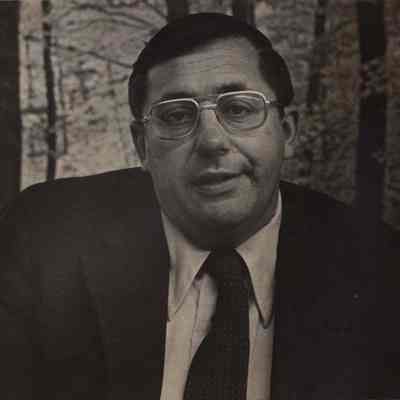A photo view of Richard Lord.