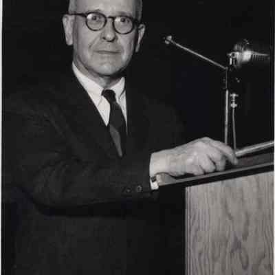 A photo view of Prof. Herbert R. Brown.