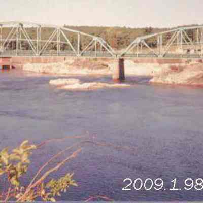 A photo of the Frank S. Woods Bridge.