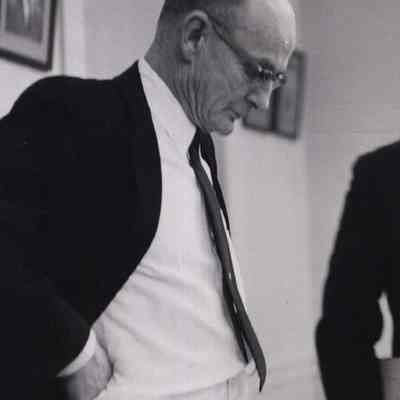 A photo view of C. Lloyd Hooker.